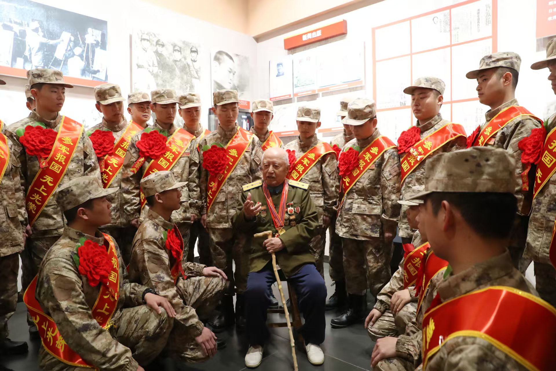 致敬最可爱的人——95岁抗美援朝老兵马鸿爷爷的幸福晚年